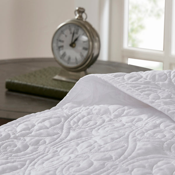 English Elm Reversible Madison Park Quebec Bedspread Set King — Cottage-Style Quilted Texture, Oversized Draping, Antimicrobial Freshness White 17.72 L x 15.35 W x 8.66 H B03597415