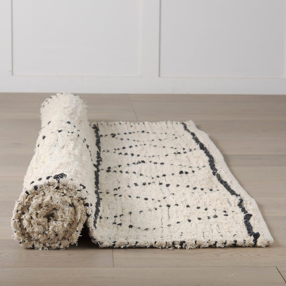 Mercana Calvert Hand-Woven Diamond Patterned Rug – Versatile Cotton Design for Timeless Home Decor Style 69498
