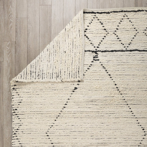 Mercana Calvert Hand-Woven Diamond Patterned Rug – Versatile Cotton Design for Timeless Home Decor Style 69498
