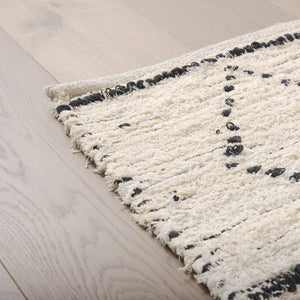 Mercana Calvert Hand-Woven Diamond Patterned Rug – Versatile Cotton Design for Timeless Home Decor Style 69498