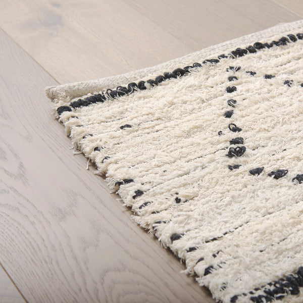 Mercana Calvert Hand-Woven Diamond Patterned Rug – Versatile Cotton Design for Timeless Home Decor Style 69498