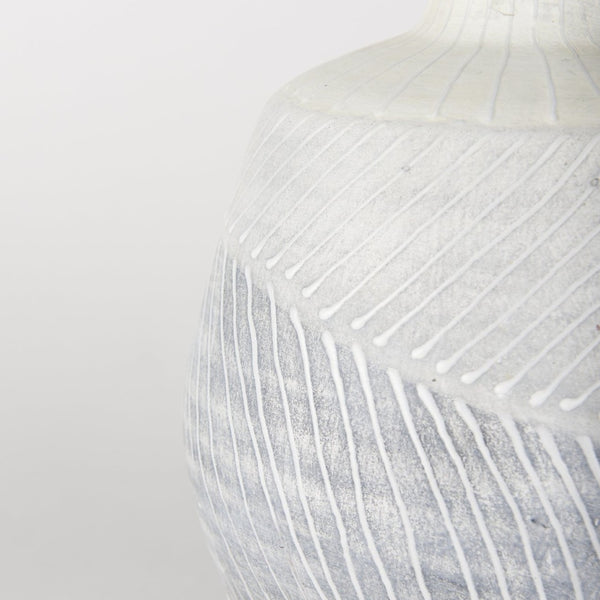 Mercana Blume Ceramic Vase – Elegant Off-White & Gray Textured Design for Contemporary Home Decor Ombre | Small 70073