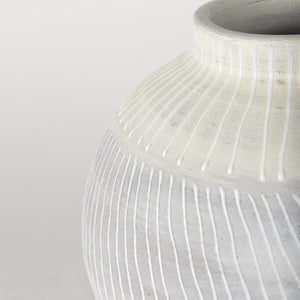 Mercana Blume Ceramic Vase – Elegant Off-White & Gray Textured Design for Contemporary Home Decor Ombre | Medium 70075