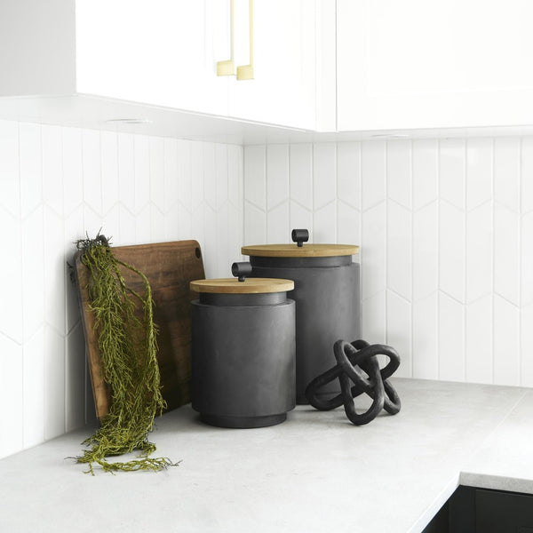 Mercana Wilhelm Industrial Chain-Link Metal Sculpture for Modern Decor, Perfect for Shelves and Tables Black Metal | 7H 67815