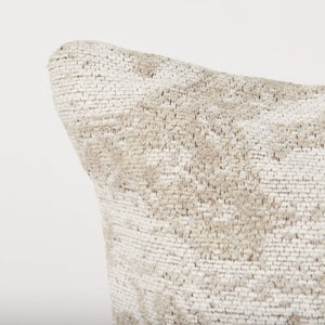 Mercana Khloe Heirloom-Inspired Square Pillow Cover - Vintage Rug Aesthetic for Timeless Home Elegance Cream | Jacquard | 20x20 70345