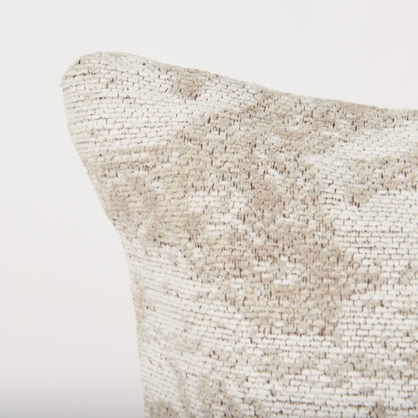 Mercana Khloe Heirloom-Inspired Square Pillow Cover - Vintage Rug Aesthetic for Timeless Home Elegance Cream | Jacquard | 20x20 70345