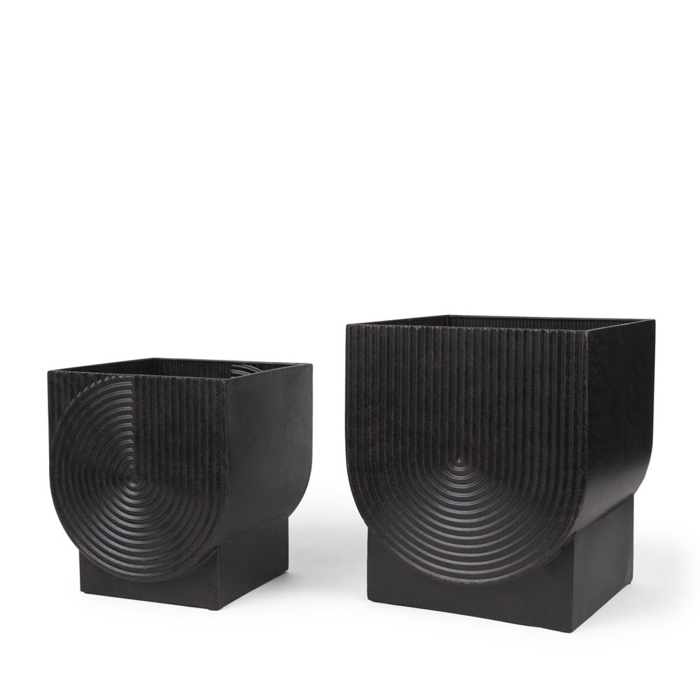 Mercana Medina Decorative Metal Planters Set of 2 in Off-White and Gold for Indoor or Outdoor Spaces Matte Black | Metal 70548