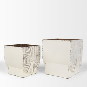 Mercana Medina Decorative Metal Planters Set of 2 in Off-White and Gold for Indoor or Outdoor Spaces Off White | Metal 70547