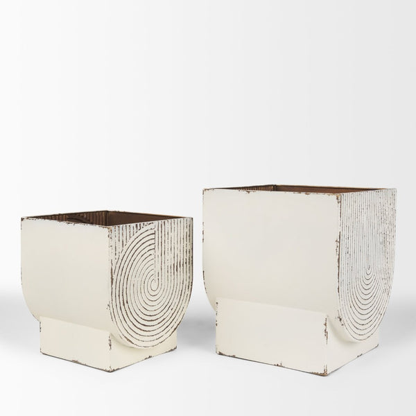 Mercana Medina Decorative Metal Planters Set of 2 in Off-White and Gold for Indoor or Outdoor Spaces Off White | Metal 70547