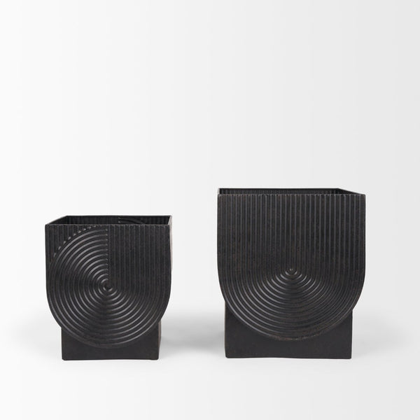 Mercana Medina Decorative Metal Planters Set of 2 in Off-White and Gold for Indoor or Outdoor Spaces Matte Black | Metal 70548