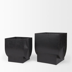 Mercana Medina Decorative Metal Planters Set of 2 in Off-White and Gold for Indoor or Outdoor Spaces Matte Black | Metal 70548