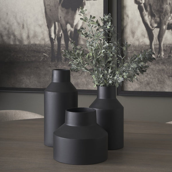 Mercana Tosca Matte Metal Vase – Sleek Modern Accent for Dried Flowers, Elegant Home Decor Piece Black Metal | Small 70945