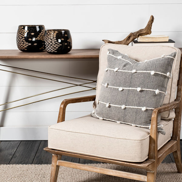 Mercana Mojave Glass Vase: Artful Modern Accent with Unique Metallic Detailing for Stylish Interiors Black/Gold Glass | 6H 69036