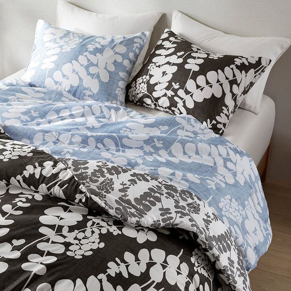 JLA Home Comfort Spaces - Floral Reversible Microfiber Comforter Set — Lightweight, Plush All-Season Warmth with Two-Sided Prints Black AM10-0080