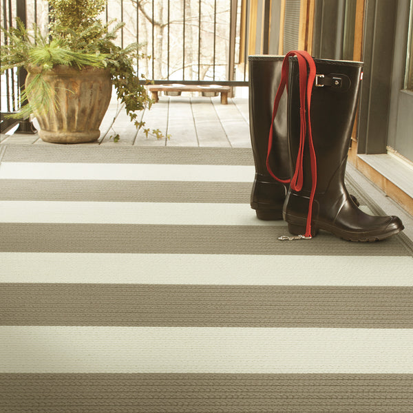 Capel Rugs Timeless Striped Rug - Versatile Indoor/Outdoor Décor For Modern Living Spaces And Patios Camel, White 100% Polypropylene 0160xs09021302700