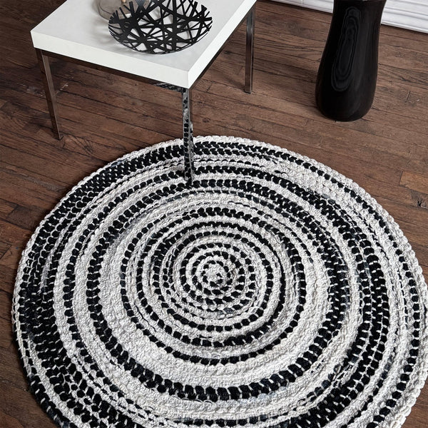 Capel Rugs Crafted Cotton Chenille Rugs – Soft, Plush Texture With Durable Wool-blend For Modern Rustic Charm Black White, White 88% Cotton,12% Wool 0165cs0036300