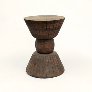 English Elm Decorative Wooden End Table - Artisan Crafted, Compact Accent Table For Living Room & Bedroom Use B346P320732