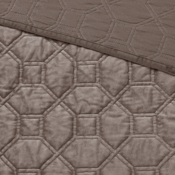 English Elm 3 Piece Velvet Quilt Set Full/Queen with Geometric Quilt Design, Antimicrobial Finish for Fresh Comfort taupe 17.72 L x 16.14 W x 7.09 H B03597473