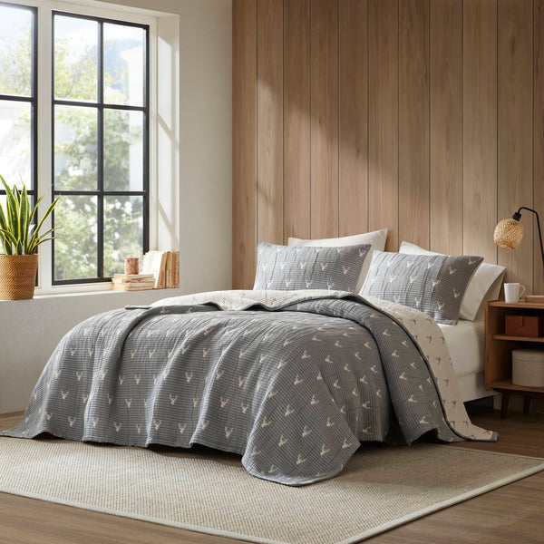 English Elm 3 Plush King Coverlet Set with Matelassé Texture, Lightweight Breathable Polyester Comforter & Shams Grey 18.7 L x 14.76 W x 5.71 H B035P366541
