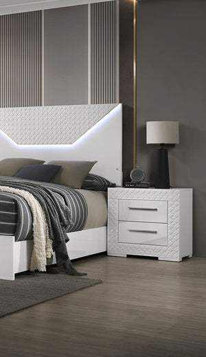 English Elm Gorgeous Vintage-Inspired Nightstand with Square Pull Handle and Metal Legs — Retro Chic Bedroom Accent White 30 L x 29 W x 20 H B011P326197