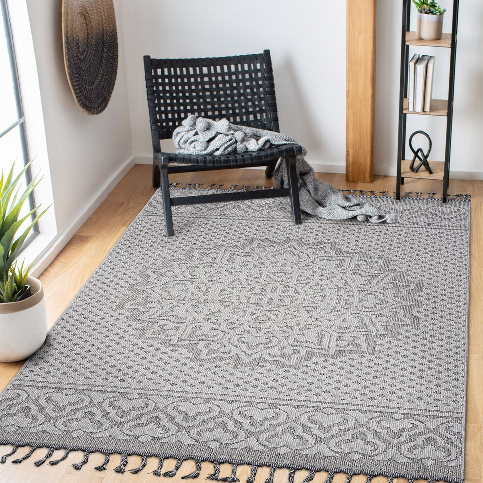 English Elm Loom Medallion 5X7 Gray/White Area Rug - Durable, Stain-Resistant Design For Indoor & Outdoor Spaces B335P289632