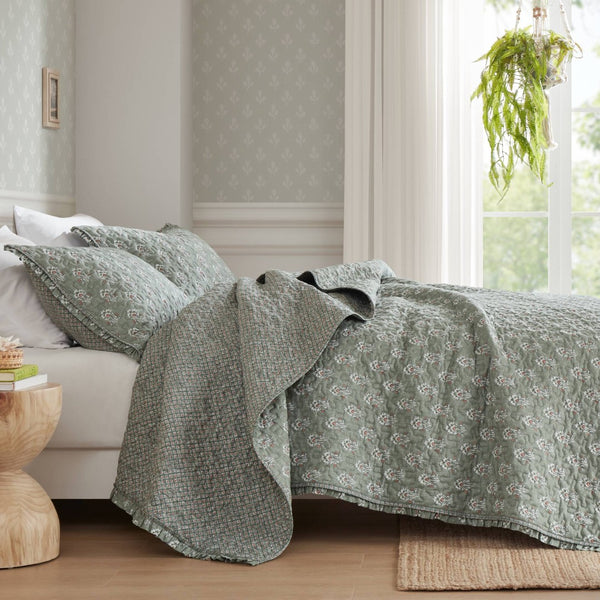 English Elm 3-piece King Quilt Set Ruffle Trim Vermicelli Stitching Soft Polyester Bohemian Bedding Sage Green B035P408231