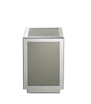 English Elm Noralie Mirrored Accent Table With Faux Diamonds - Chic Silver Finish For Modern Interiors B2726P243249