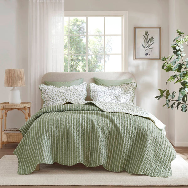 English Elm 3-piece King Quilt Set Scalloped Hem Microfiber Bedding for Master or Guest Room Sage Green B035P482950