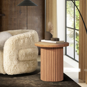English Elm Jennifer Taylor Home - Kenzie Fluted Pillar 19.5" Round Accent Side Table in Light Natural Brown Rubberwood — Compact Durable Design B2719P280165
