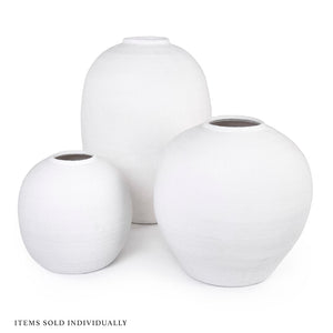 Matte White Vase (10130 A584A) Zentique