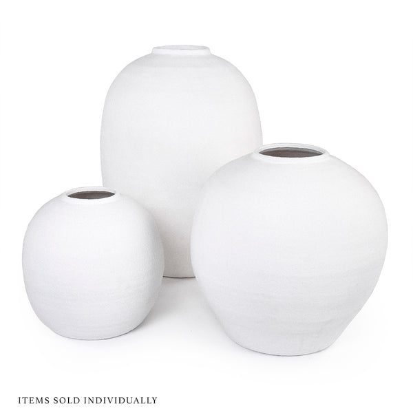 Matte White Vase (10131S A584A) Zentique