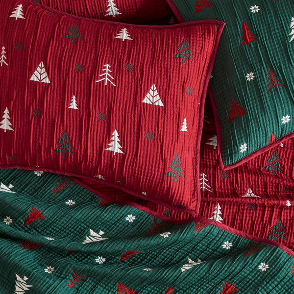English Elm 3-Piece Queen Coverlet Set Matelassé Elegance with Two Shams — Soft Polyester-Rayon Texture, Durable Comfort Red 16.34 L x 14.57 W x 7.68 H B035P381283