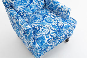 English Elm Upholstered Accent Chair with Porcelain-Print Linen, Nailhead Trim, High-Density Foam Comfort and Solid Wood Frame Blue and White Stripes W2530P365002