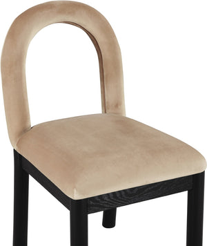 Meridian Furniture Conrad Sculptural Arched Back Velvet Dining Chair with Art Deco Flair for Modern Spaces 11008Beige-C