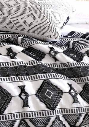 English Elm Nichols 5-Piece King Comforter Set - Soft Cotton In Classic Black, Stylish & Easy Care Bedding Ensemble B340P341920