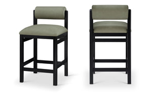 Meridian Furniture Roundhill Art Deco Vegan Leather Counter Stool with Black Wood Frame for Kitchen Islands 11089Green-C