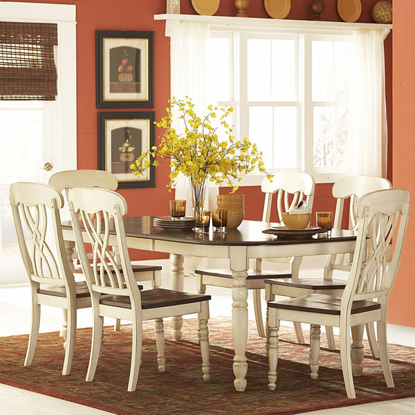Austin Extendable Rubberwood Dining Table with Turned Legs and Farmhouse Style Design
