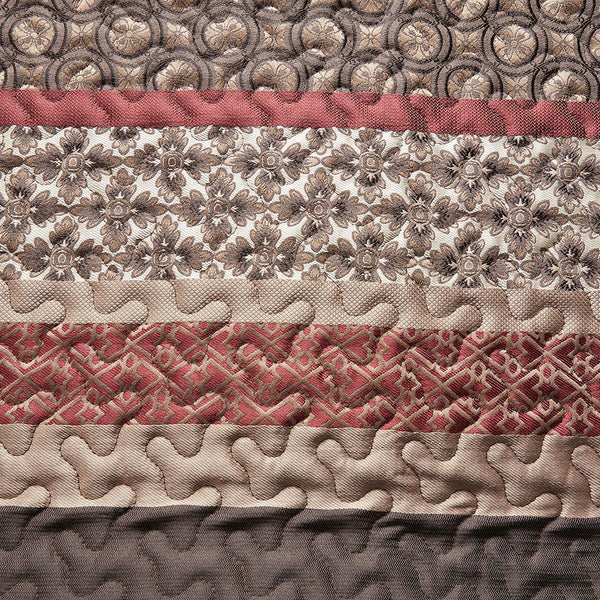 English Elm 5 Princeton Reversible Jacquard Quilt Set King/Cal King Chocolate Medallion Leaf Stripe Luxury Red 22.83 L x 17.32 W x 10.24 H B03597548