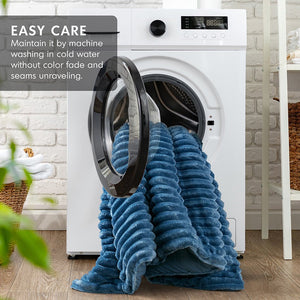 JLA Home Intelligent Design - Fluffy ribbed plush comforter set with 300gsm loft, Oeko-Tex certified, cloud-like warmth ready to use Blue AM10-0285