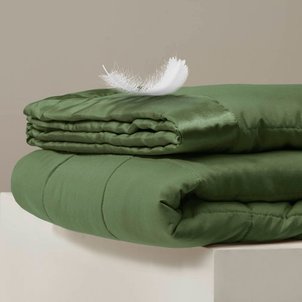 English Elm 1 Lightweight Down Alternative King Blanket with Satin Trim, Moisture-Resistant Microfiber, Quilted Comfort Green 14.96 L x 7.87 W x 7.87 H B035P319516