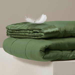 English Elm 1 Lightweight Down Alternative Twin Blanket with Satin Trim, Microfiber Cover, 13oz Filling, Quilted Green 14.96 L x 6.5 W x 6.5 H B035P319514