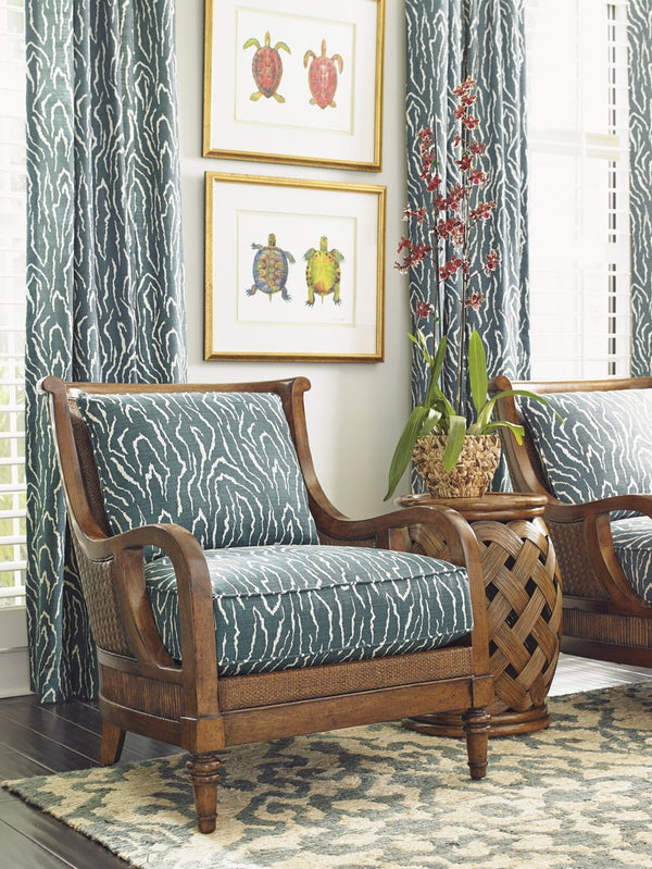 Lexington Tommy Bahama Home Hibiscus Round Accent Table - Elegant Crushed Bamboo Top & Woven Rattan Base For Coastal Living Caribbean Sunset  593-953