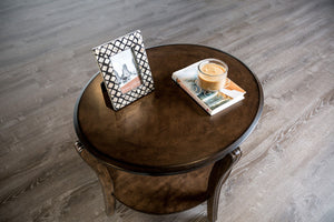 English Elm Traditional Oval End Table With Open Shelf - Elegant Walnut Finish & Curved Legs For Timeless Decor B2741P361122-GIGA