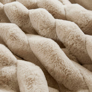 English Elm Ultrasoft Ribbed Faux Fur Comforter Set Full/Queen – Plush Velvet Reverse, Hypoallergenic Fill, Cozy Luxury taupe 19.7 L x 13.79 W x 13.79 H B035P294133