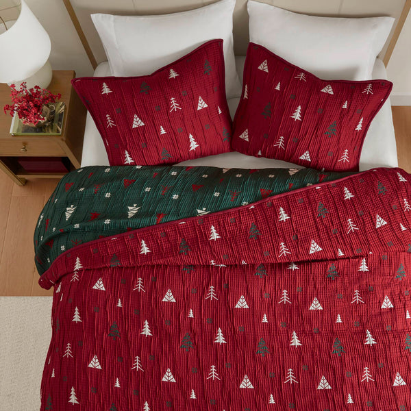 English Elm 3-Piece Queen Coverlet Set Matelassé Elegance with Two Shams — Soft Polyester-Rayon Texture, Durable Comfort Red 16.34 L x 14.57 W x 7.68 H B035P381283