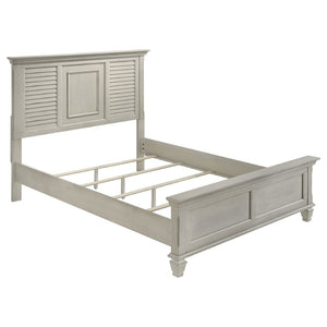 English Elm Piero Wire-brushed Oak Veneer Queen Bedroom Set with Louvered Panels Coastal Style B062S00766