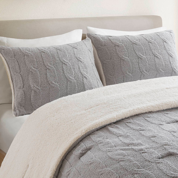 English Elm 3-Piece Queen Coverlet Set Matelassé Elegance with Two Shams — Soft Polyester-Rayon Texture, Durable Comfort Gray 20.47 L x 12.2 W x 11.02 H B035P381303