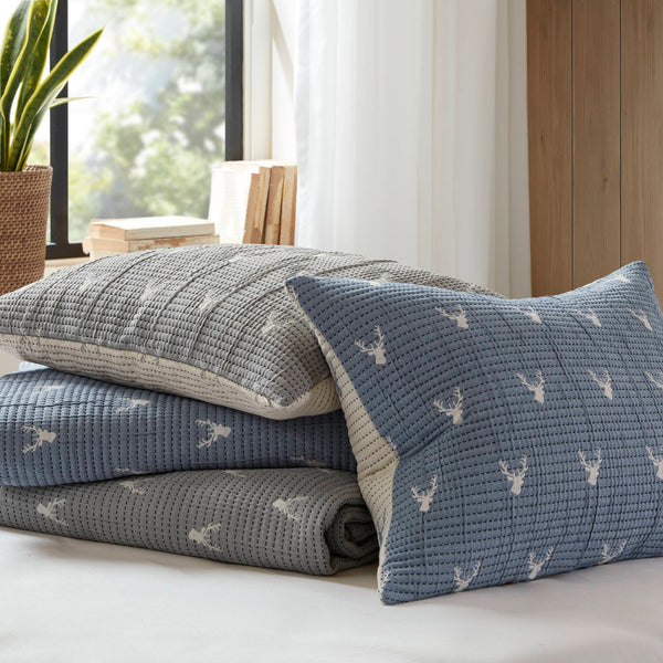 English Elm 3 Plush King Coverlet Set with Matelassé Texture, Lightweight Breathable Polyester Comforter & Shams Grey 18.7 L x 14.76 W x 5.71 H B035P366541