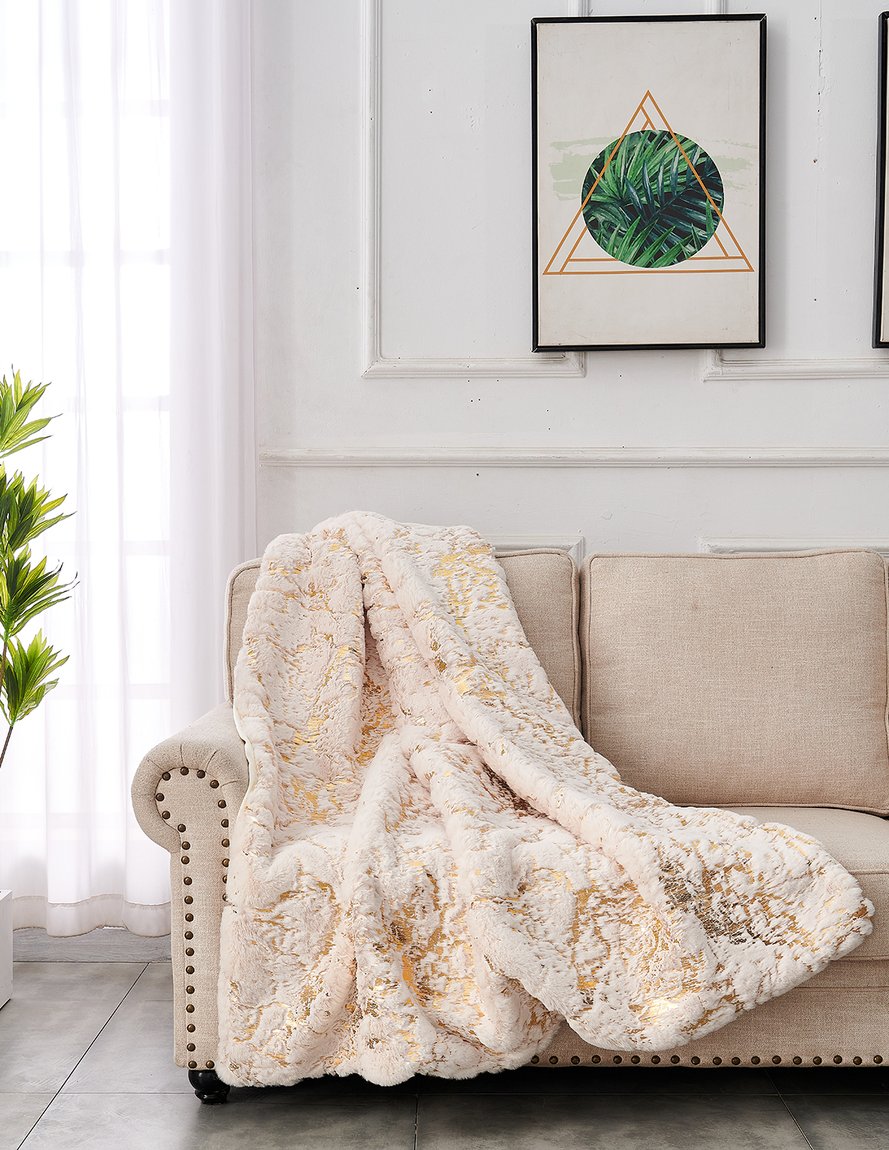 English Elm Luxury Chinchilla Faux Fur Gilded Beige Throw Blanket - Cozy, Elegant Design For Any Home Décor B030P233960