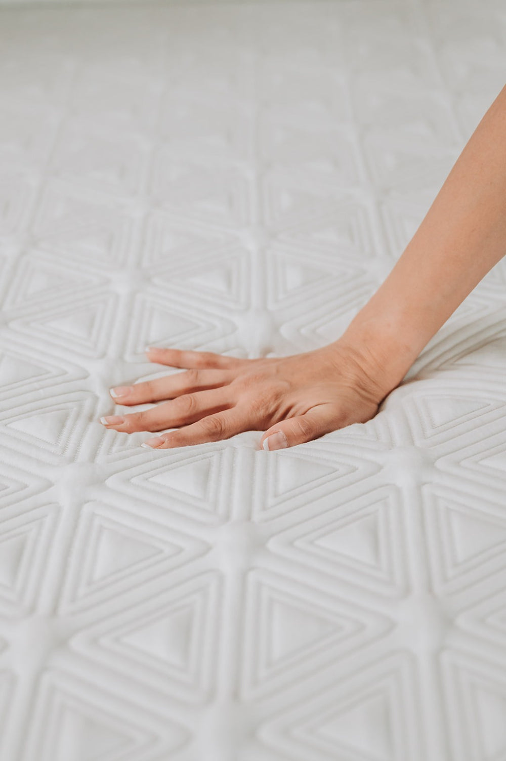 English Elm Omne Sleep Gel Memory Foam Mattress with Cooling Layers for Pressure Relief Support B04758747